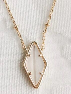 NEW KENDRA SCOTT Kinsley Gold mother of pearl Kite Pendant Necklace